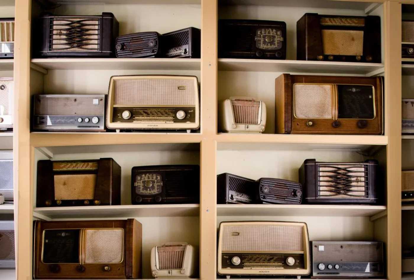 Arc Retro Bluetooth Radio, another view
