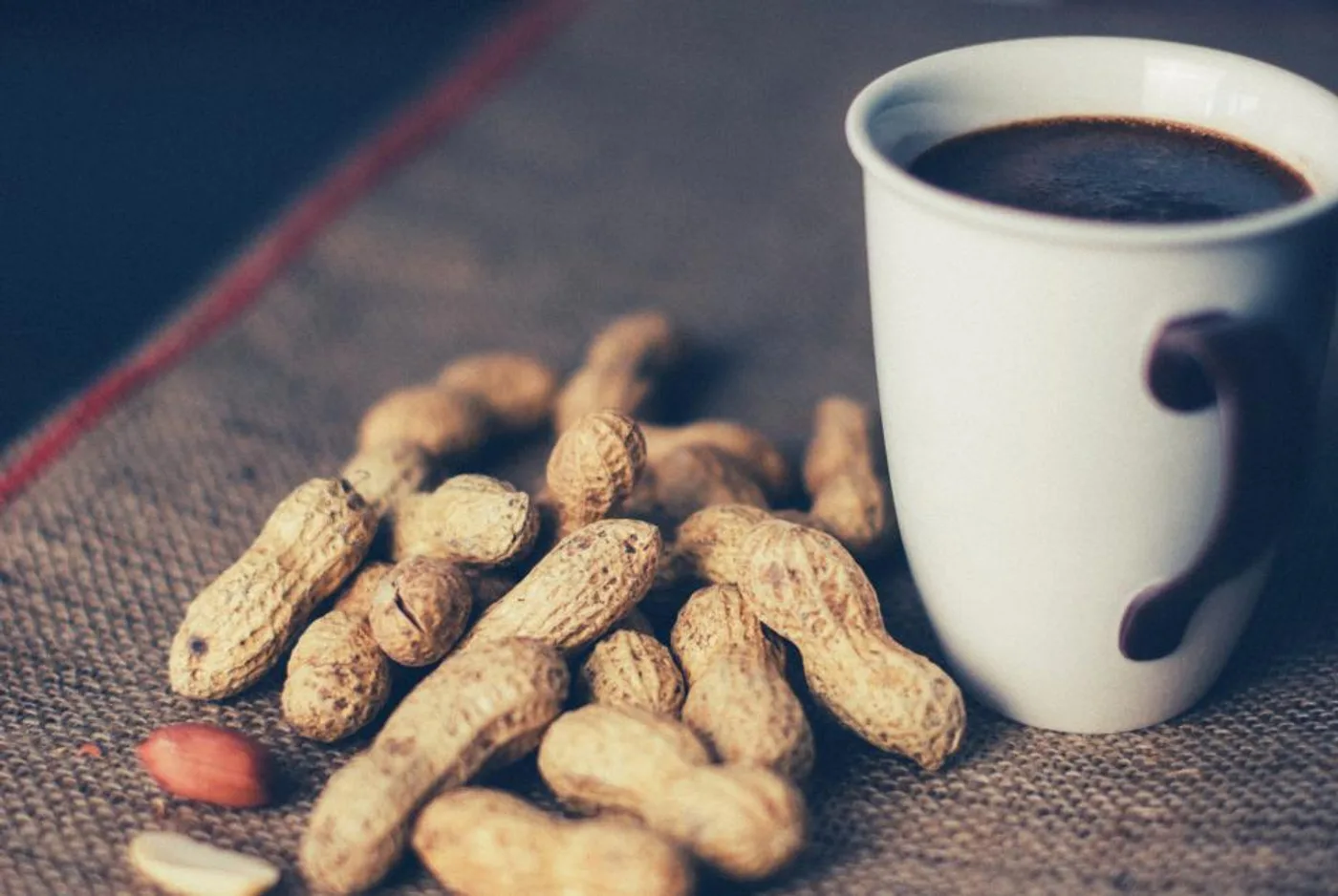 Wood-Pressed Groundnut Oil