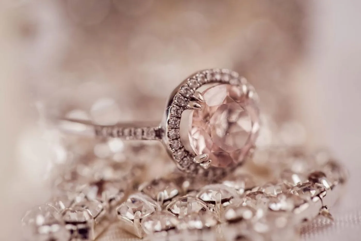 Gulabi Halo Ring